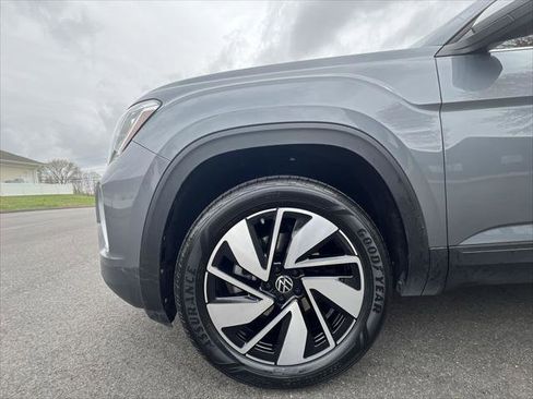 Used 2025 Volkswagen Atlas SE AWD/4WD image 10