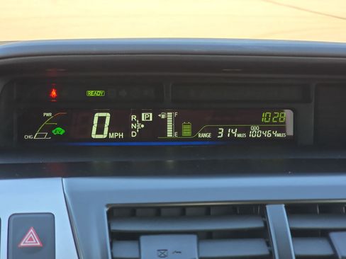 Used 2014 Toyota Prius V Five image 18