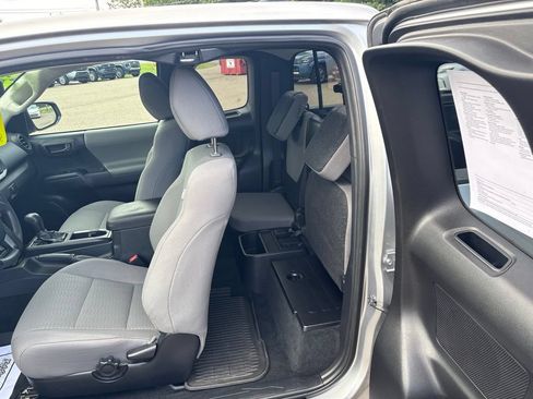 Used 2019 Toyota Tacoma SR w/ SR Convenience Package AWD/4WD image 15