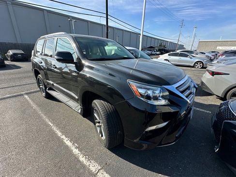 Used 2019 Lexus GX 460 image 2