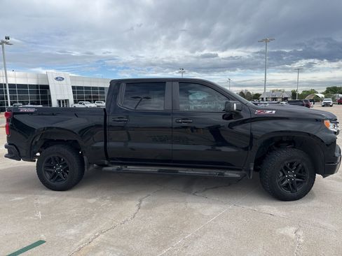 Used 2023 Chevrolet Silverado 1500 LT Trail Boss w/ Convenience Package II image 2