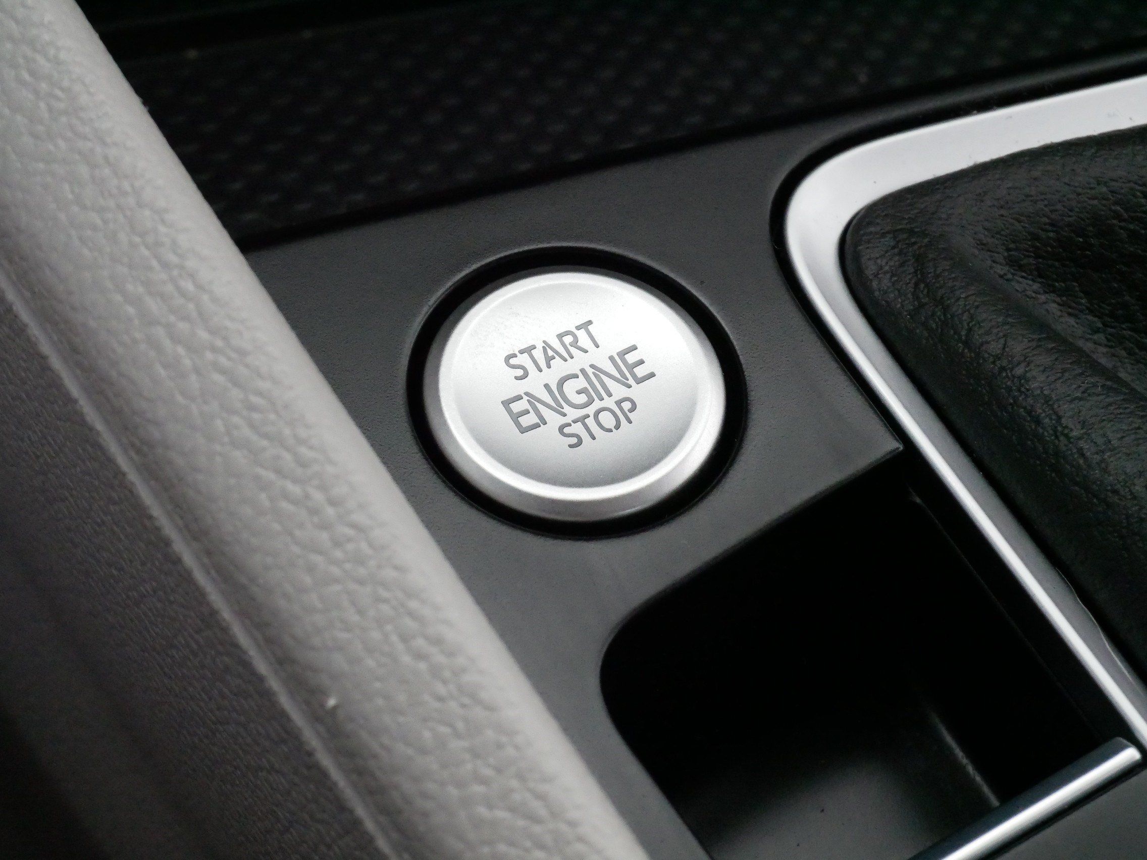 Certified 2025 Volkswagen Jetta SE w/ Sunroof Package FWD image 28
