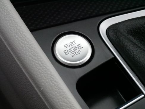 Used 2025 Volkswagen Jetta SE w/ Sunroof Package FWD image 28