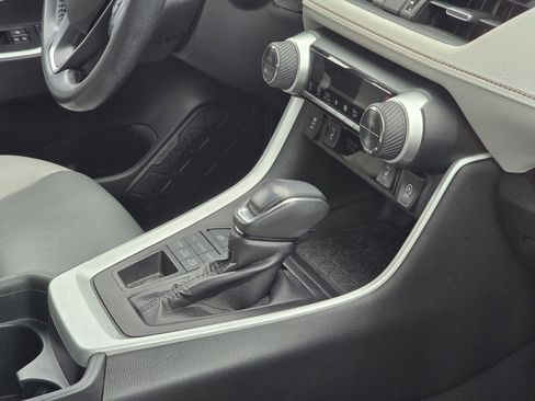 Certified 2020 Toyota RAV4 XLE Premium image 17