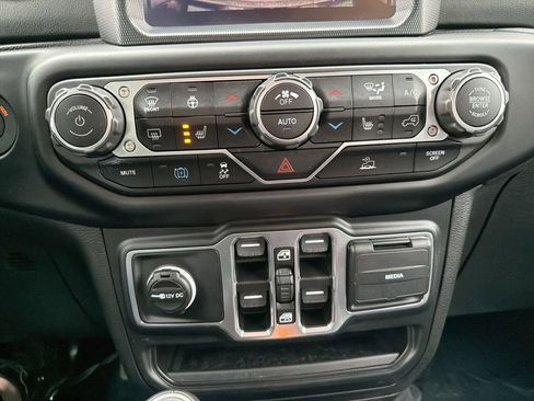 Used 2023 Jeep Wrangler Unlimited Sahara w/ Cold Weather Group AWD/4WD image 29