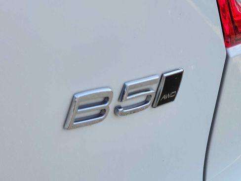 Certified 2024 Volvo XC40 B5 Plus w/ Protection Package Premier AWD/4WD image 30