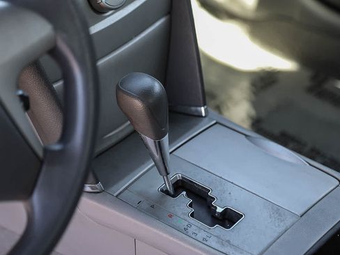 Used 2009 Toyota Camry LE FWD image 20