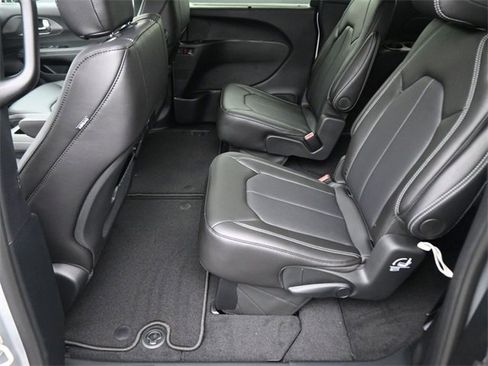 New 2026 Chrysler Pacifica Select image 37