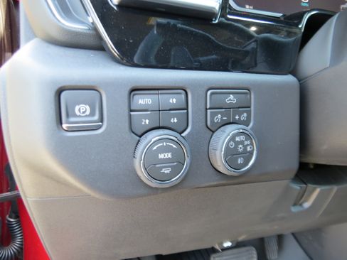 Used 2026 Chevrolet Silverado 1500 LT Trail Boss w/ Convenience Package II AWD/4WD image 21