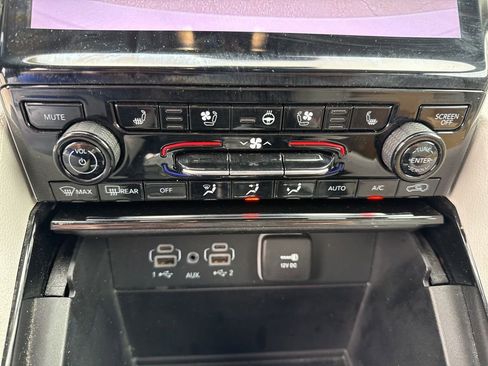 Used 2023 Jeep Grand Cherokee L Overland image 12