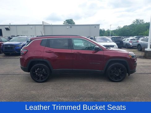 Used 2022 Jeep Compass Latitude w/ Sun and Sound Group AWD/4WD image 8
