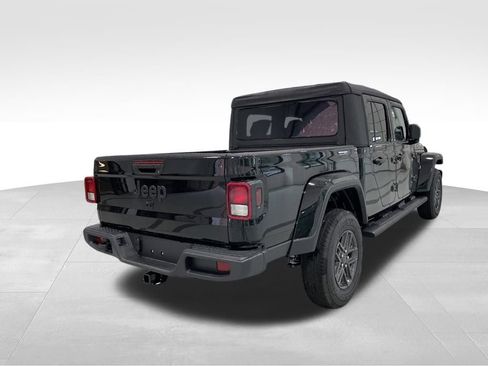 New 2025 Jeep Gladiator Sport image 5
