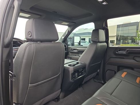 Used 2024 GMC Sierra 2500 AT4 w/ AT4 Premium Plus Package AWD/4WD image 17