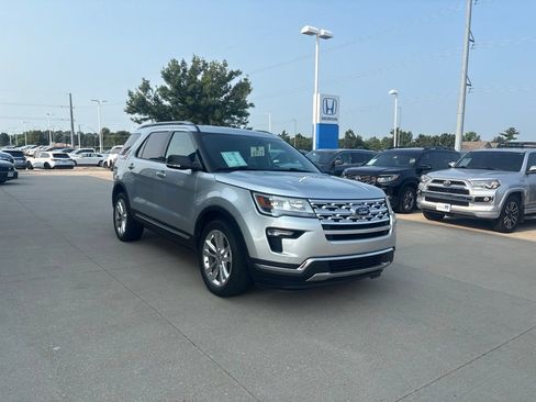 Used 2019 Ford Explorer XLT w/ Equipment Group 202A AWD/4WD image 3