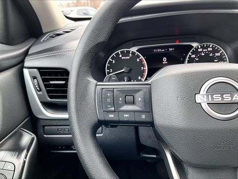Used 2025 Nissan Rogue S image 22
