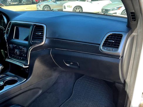 Used 2018 Jeep Grand Cherokee Limited RWD image 16