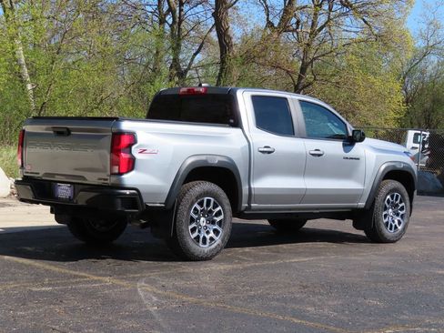 Used 2023 Chevrolet Colorado Z71 w/ Z71 Convenience Package 2 AWD/4WD image 3