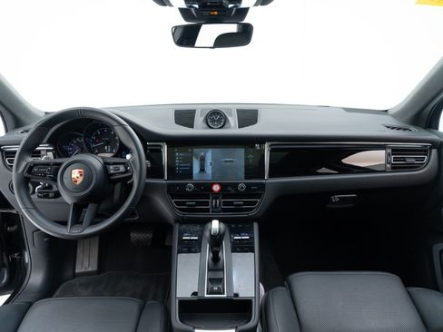 Certified 2026 Porsche Macan AWD/4WD image 29