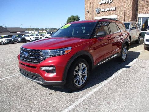Certified 2021 Ford Explorer XLT w/ Equipment Group 202A image 3
