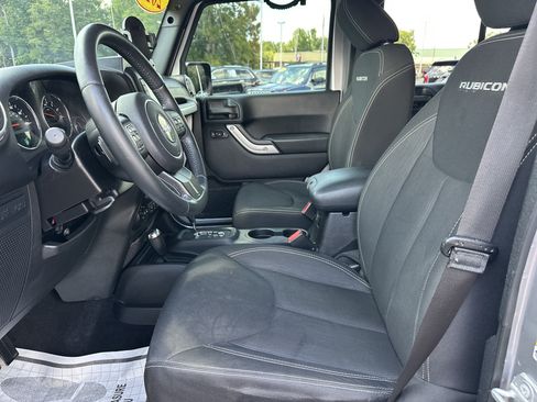 Used 2016 Jeep Wrangler Unlimited Rubicon w/ Dual Top Group AWD/4WD image 10