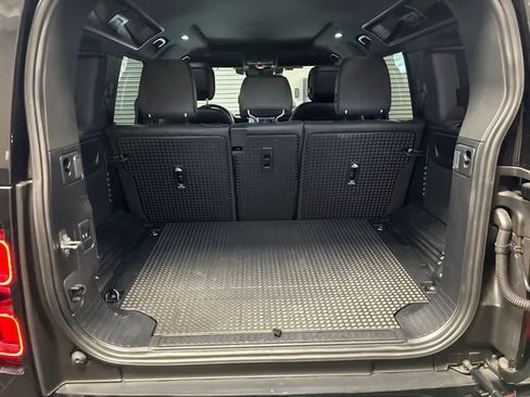 Used 2025 Land Rover Defender 110 X-Dynamic SE AWD/4WD image 24