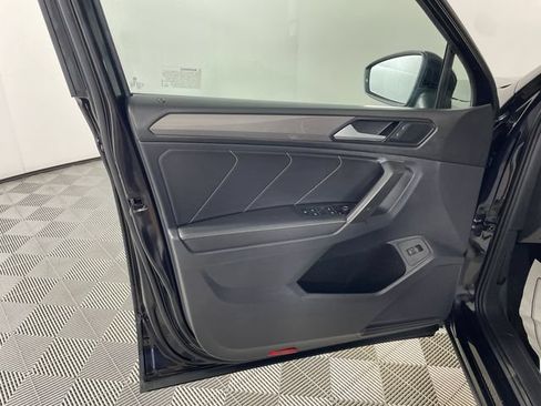 Used 2022 Volkswagen Tiguan SE AWD/4WD image 17