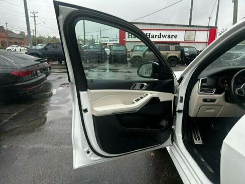 Used 2020 BMW X5 xDrive40i w/ M Sport Package image 9