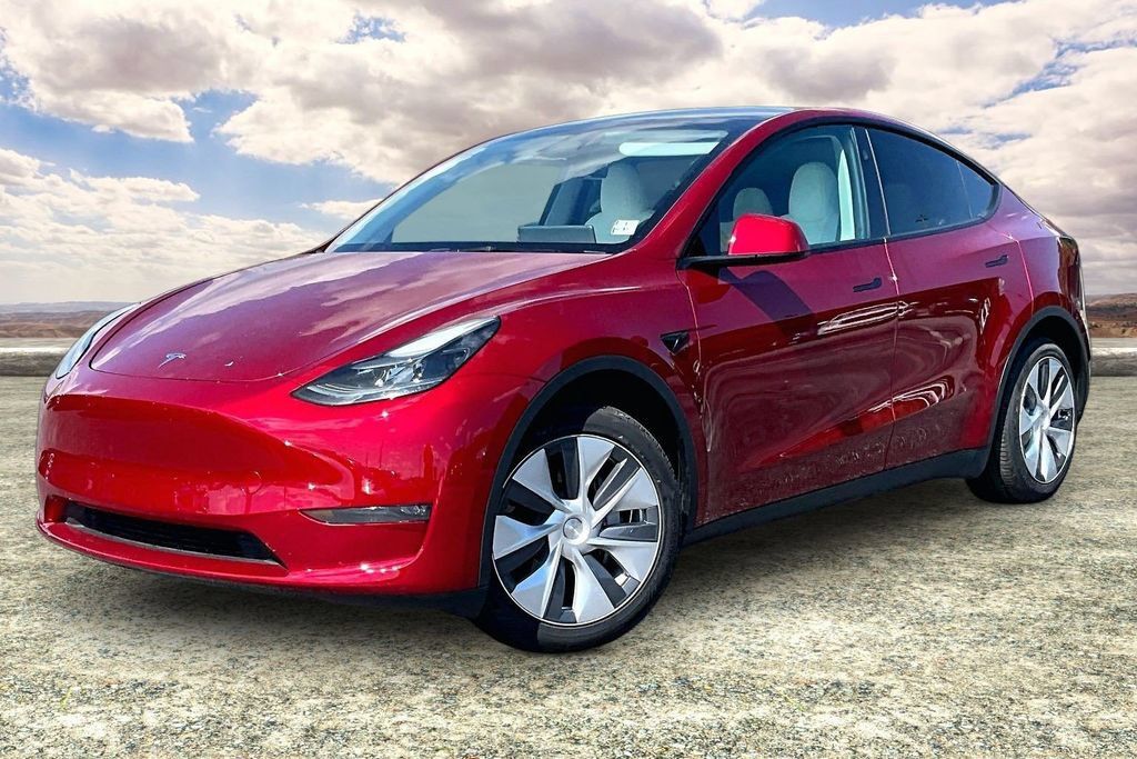 Used 2024 Tesla Model Y Long Range AWD/4WD image 3