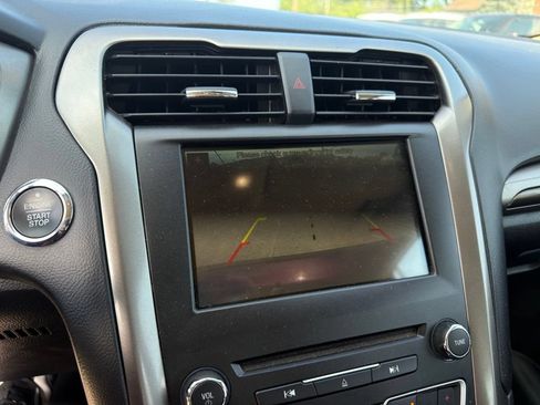 Used 2017 Ford Fusion SE w/ Fusion SE Technology Package FWD image 12