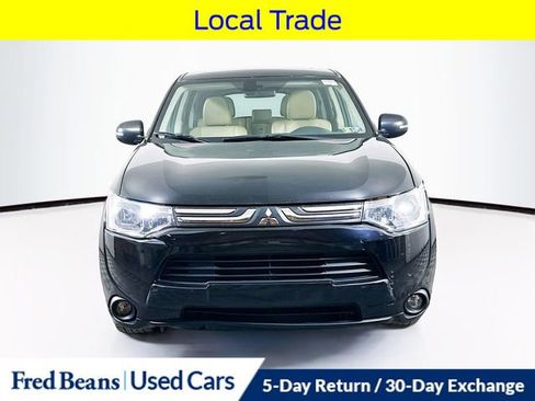 Used 2014 Mitsubishi Outlander SE image 2