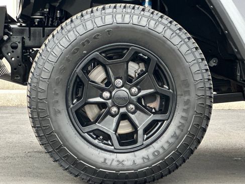 Used 2021 Jeep Gladiator Willys image 24