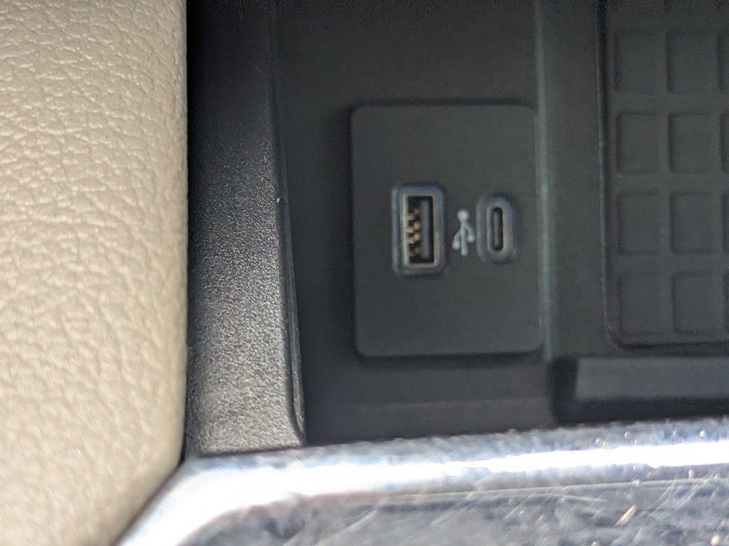 Used 2021 Ford Expedition Limited RWD image 20