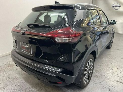 Used 2023 Nissan Kicks SV image 4