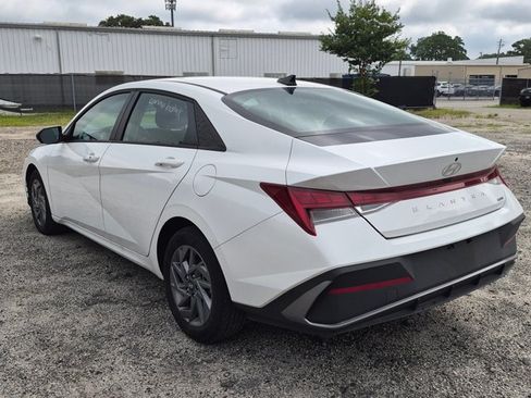 Used 2025 Hyundai Elantra Hybrid FWD image 7
