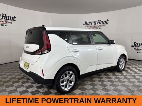 Used 2025 Kia Soul LX w/ LX Technology Package FWD image 5
