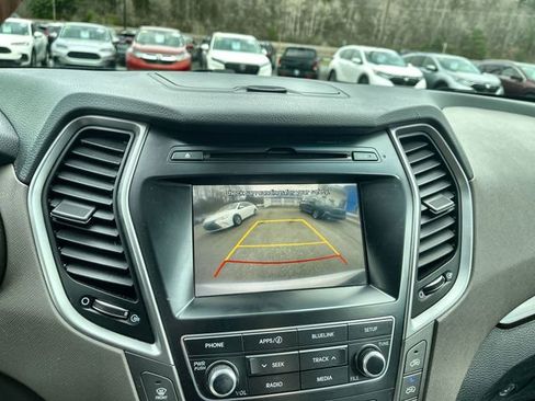 Used 2017 Hyundai Santa Fe SE image 24