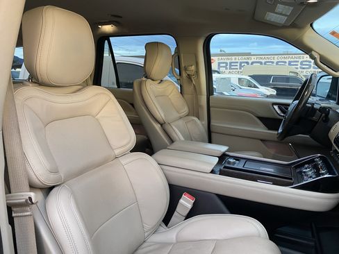 Used 2018 Lincoln Navigator L Select w/ Cargo Package image 32