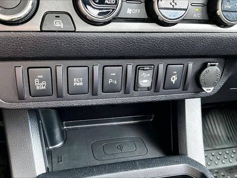 Certified 2017 Toyota Tacoma TRD Sport AWD/4WD image 18