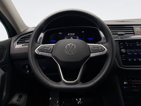 Used 2024 Volkswagen Tiguan SE image 12