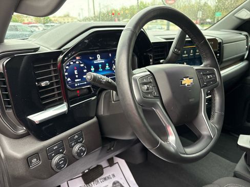 Used 2024 Chevrolet Silverado 1500 LT AWD/4WD image 8