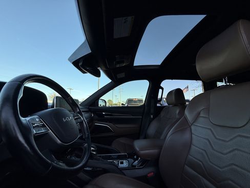 Used 2022 Kia Telluride SX w/ SX Prestige Package image 32