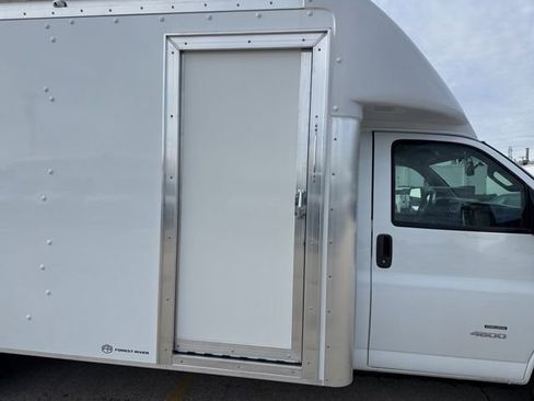 New 2025 Chevrolet Express 4500 w/ Power Convenience Package RWD image 9