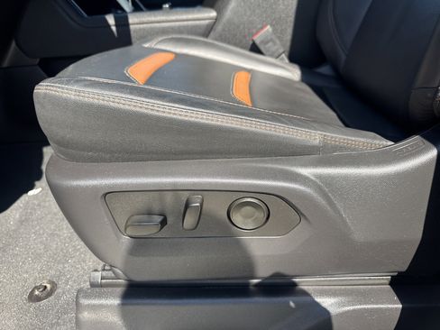 Used 2025 GMC Sierra 2500 AT4 image 7