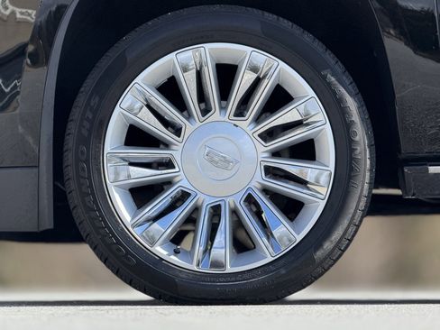 Used 2019 Cadillac Escalade Platinum image 17