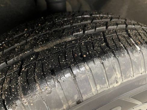 Used 2025 Chrysler Pacifica Select image 11