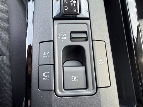 New 2026 Toyota Prius LE image 17