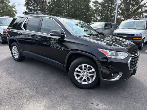 Used 2018 Chevrolet Traverse LT FWD image 2
