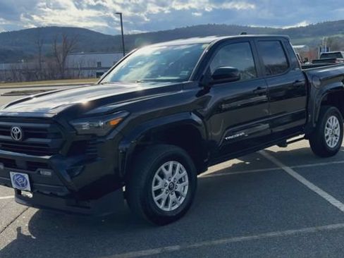 Used 2024 Toyota Tacoma SR5 AWD/4WD image 4
