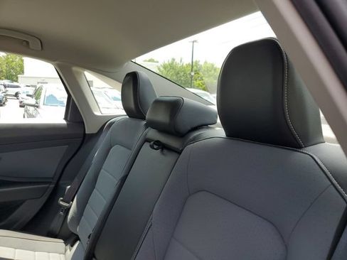 Used 2025 Volkswagen Jetta SE w/ Sunroof Package FWD image 10