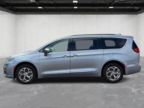 Used 2021 Chrysler Pacifica Limited AWD/4WD image 8